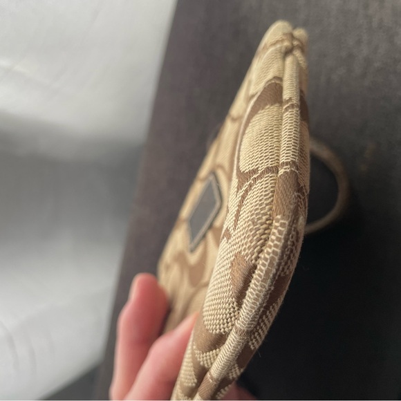 GUC Coach wristlet - Picture 3 of 7